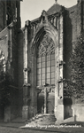 11992 Gezicht op het zuidelijke ingangsportaal van de Cunerakerk te Rhenen.